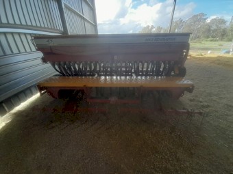 Duncan MK3 Seeder with roller