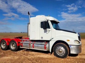 2007 Frieghtliner Columbia Prime Mover