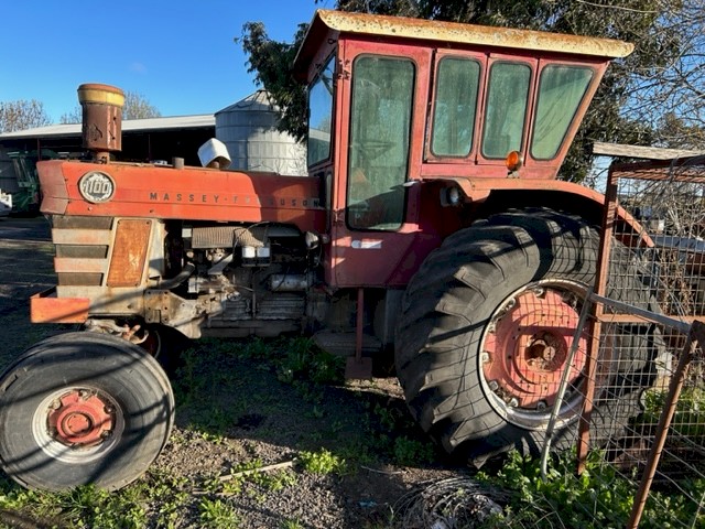 Massey Ferguson 1100 Tractor