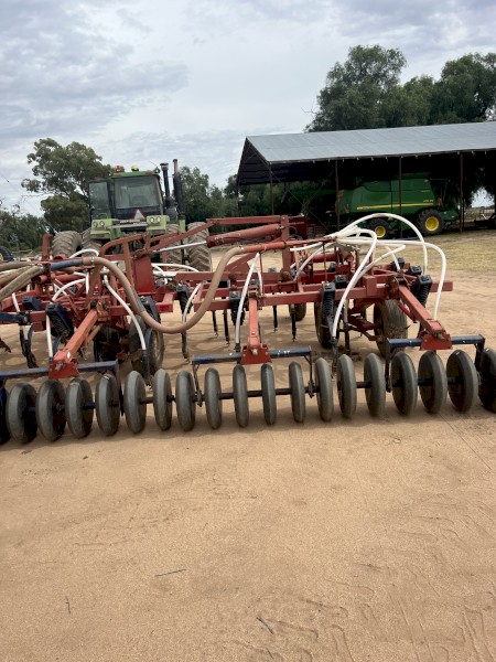 Morris Concept 2000 & 7130 2 bin Air Cart
