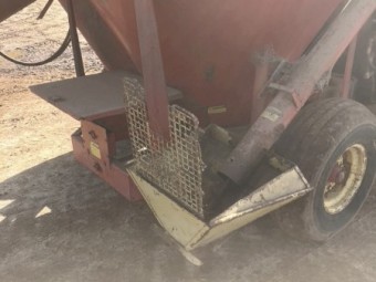 135 Gehl Mixer