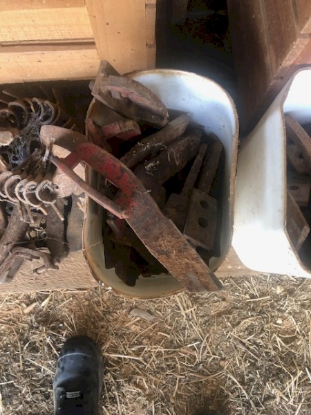 About 30 Agmaster knife points, closer plates/boot mounts and sowing boot assemblies, plus trash deflectors