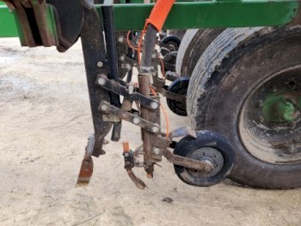 Ausplow DBS 30' Precision Seeder with liquid kit