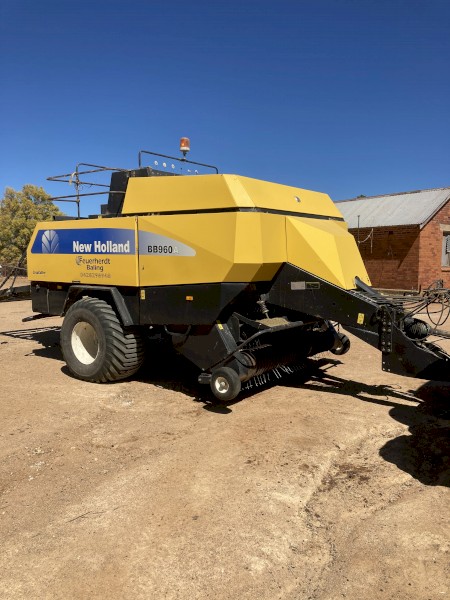 2010 New Holland Baler BB960A