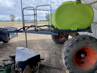 2000lt Trailing tank and rate controller