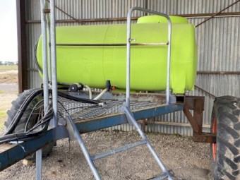 2000lt Trailing tank and rate controller