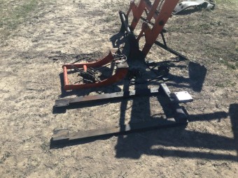 Level lift loader to suit 50 to 70 hp tractor