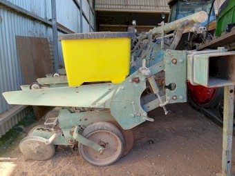 2000 Excel Millennium Planter