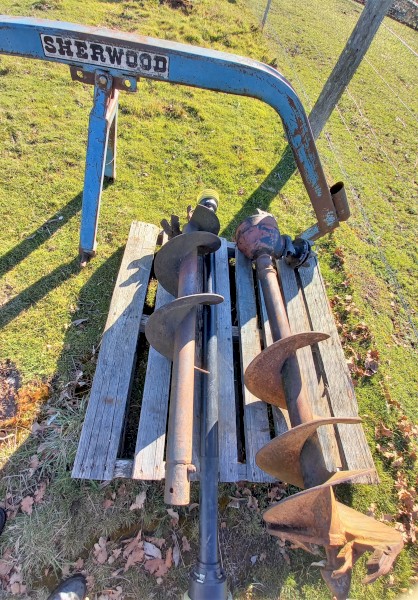 POST HOLE DIGGER SHERWOOD 3PL DIGGER & 2 AUGERS 20 INCH n 12 INCH SHERWOOD 3PL CRANE & HOLE DIGGER