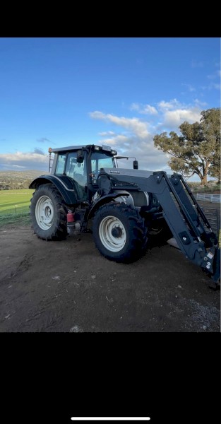 2011 Valtra Tractor N121 Valtra