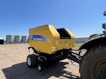 New Holland 7060 baler