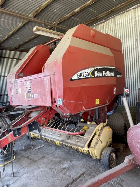 New Holland BR750 Round Baler
