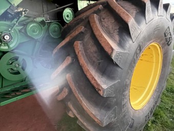 2009 John Deere 9870 STS Header