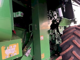 2009 John Deere 9870 STS Header