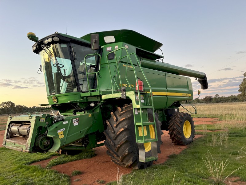 2009 John Deere 9870 STS Header