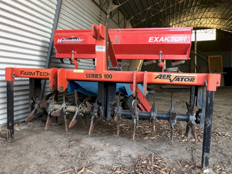 Aerator with Hatzenbichler seed box
