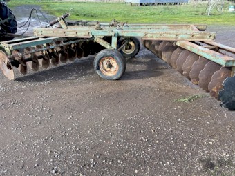Shearer offset disc