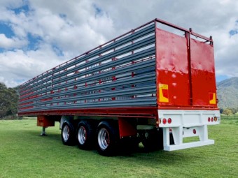 Under Auction - (A242) Fruehauf Livestock Trailer and 2x1 Crate (No GST Applicable) 