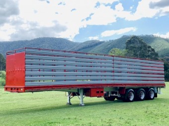Under Auction - (A242) Fruehauf Livestock Trailer and 2x1 Crate (No GST Applicable) 