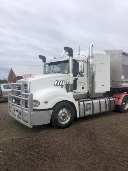 2011 Mack Trident 