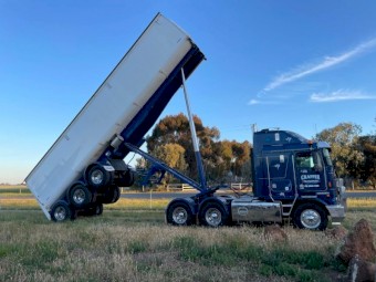 2017 Moore tri axel tipper