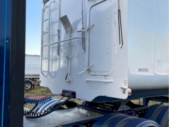 2017 Moore tri axel tipper