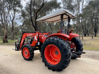 Kubota M7040 Tractor