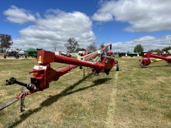 Farm King 1070 Swing Away Auger