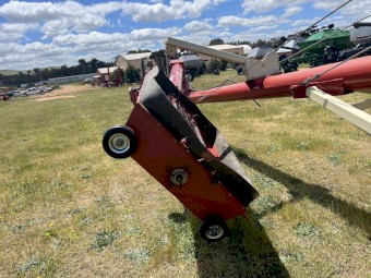 Farm King 1070 Swing Away Auger