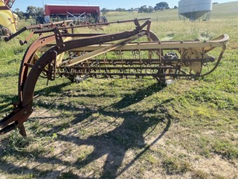 New holland 56 rollerbar hay rake 