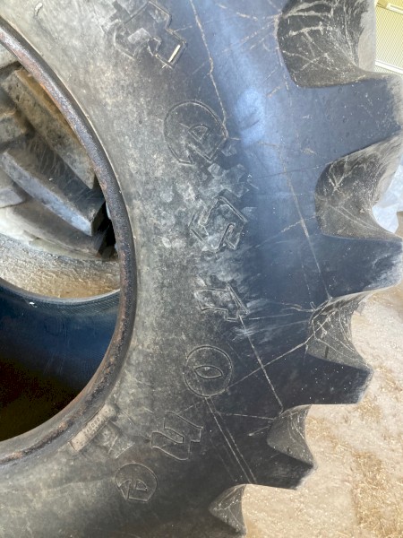 Used 30.5L x 32 Tractor Tyres
