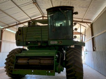 John Deere 8820 Hydrostatic Header. 34ft comb on trailer.