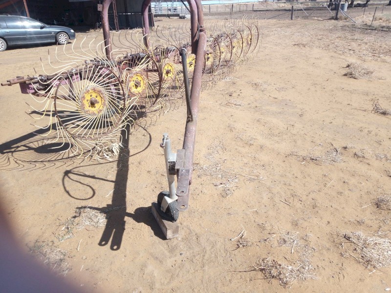 9 wheel inline rake