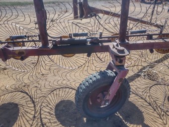 9 wheel inline rake