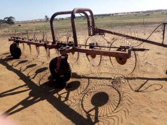 9 wheel inline rake