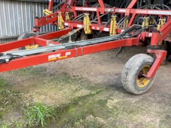 45ft Bourgault 8810 Airseeder