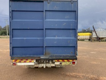 1985 Isuzu SBR Livestock Truck