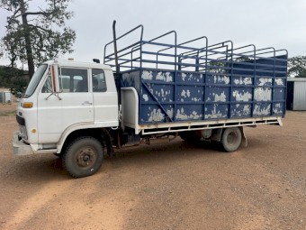 1985 Isuzu SBR Livestock Truck
