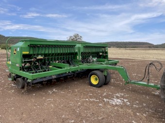 John Deere 1590 Disc Drill