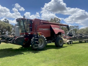 2009 Case IH 7088 Header & 2 Fronts
