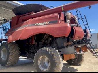 2009 Case IH 7088 Header & 2 Fronts