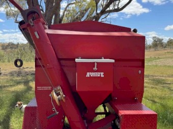 Bromar Multifeeder Trailer 36 Bag