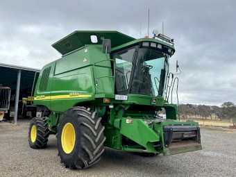 2000 John Deere 9650STS Header