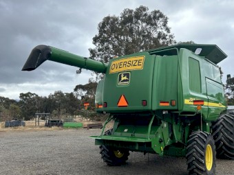 2000 John Deere 9650STS Header
