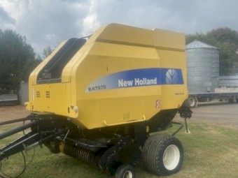 New Holland BR7070 Round Baler