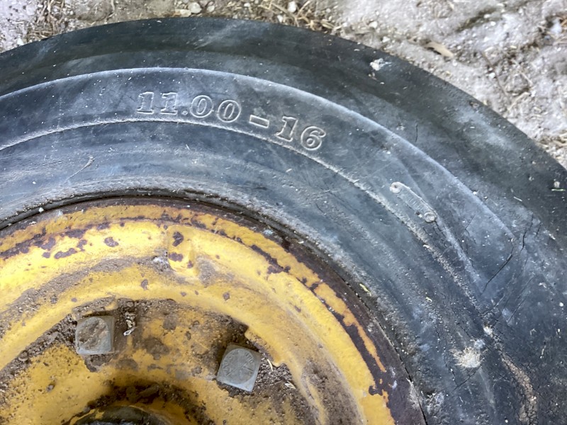Tractor tyres Chamberlian C6100 or C670 front rims and tyres