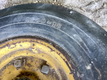 Tractor tyres Chamberlian C6100 or C670 front rims and tyres