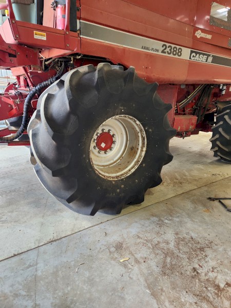 2388 Tyres and rims 900/65R32
