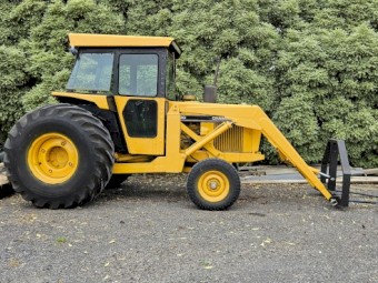 3380 Chamberlain tractor with front end loader