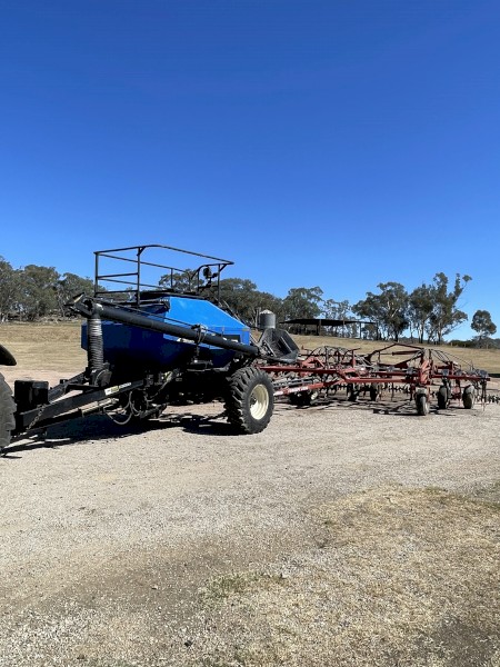 Morris Concept 2000 Bar with New Holland SC 180 Air Cart